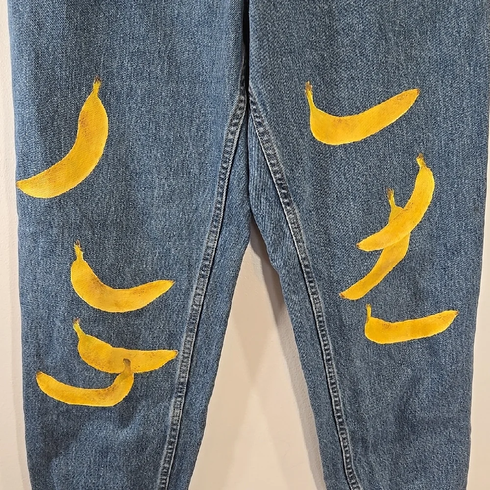 Levi's 550 Relaxed Blue Denim Painted Yellow Banana Design Tapered Leg Jeans - Picture 3 of 15